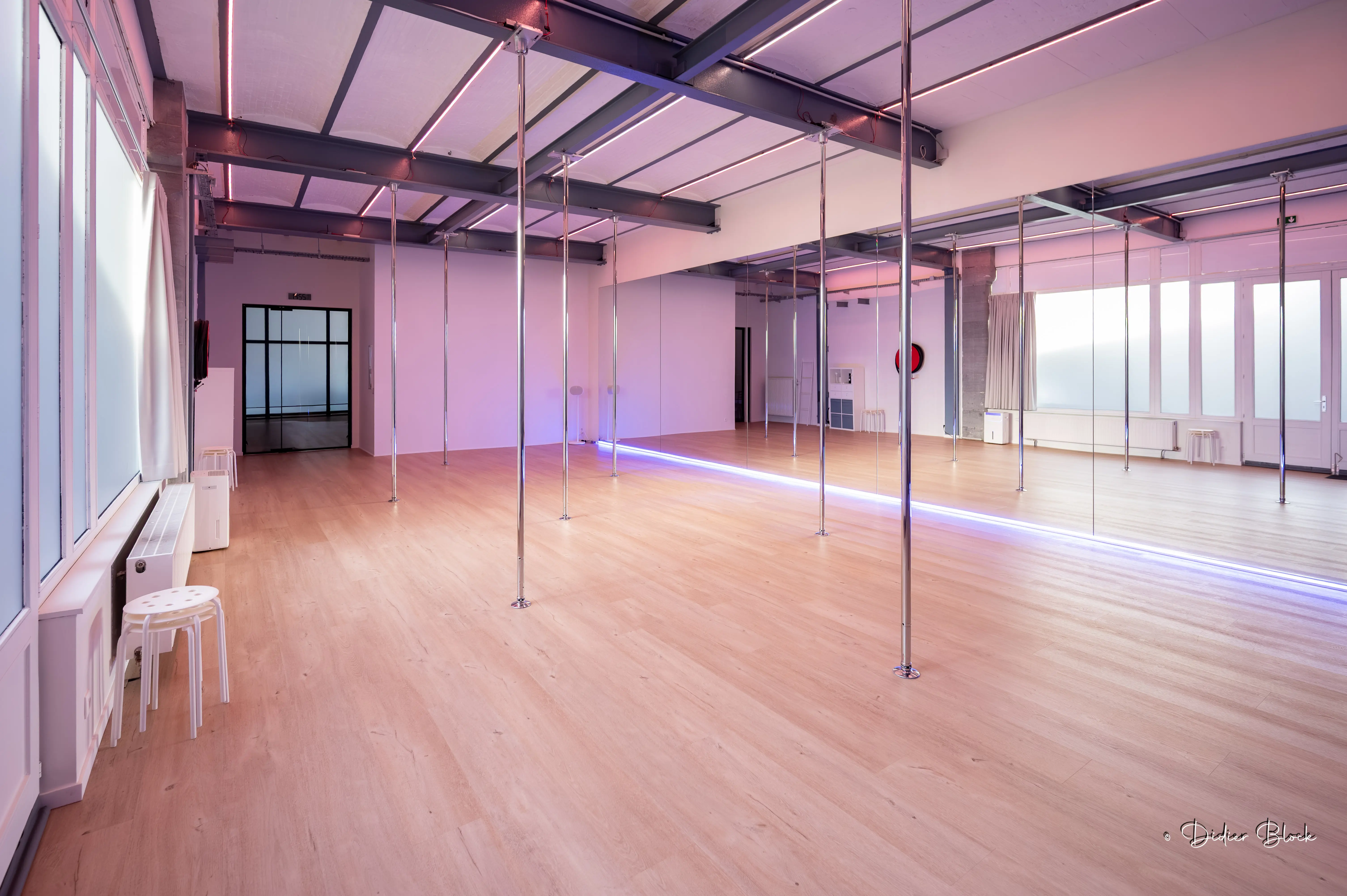 Flow Factory Brussels studio with poles, mirrors and LED lighting